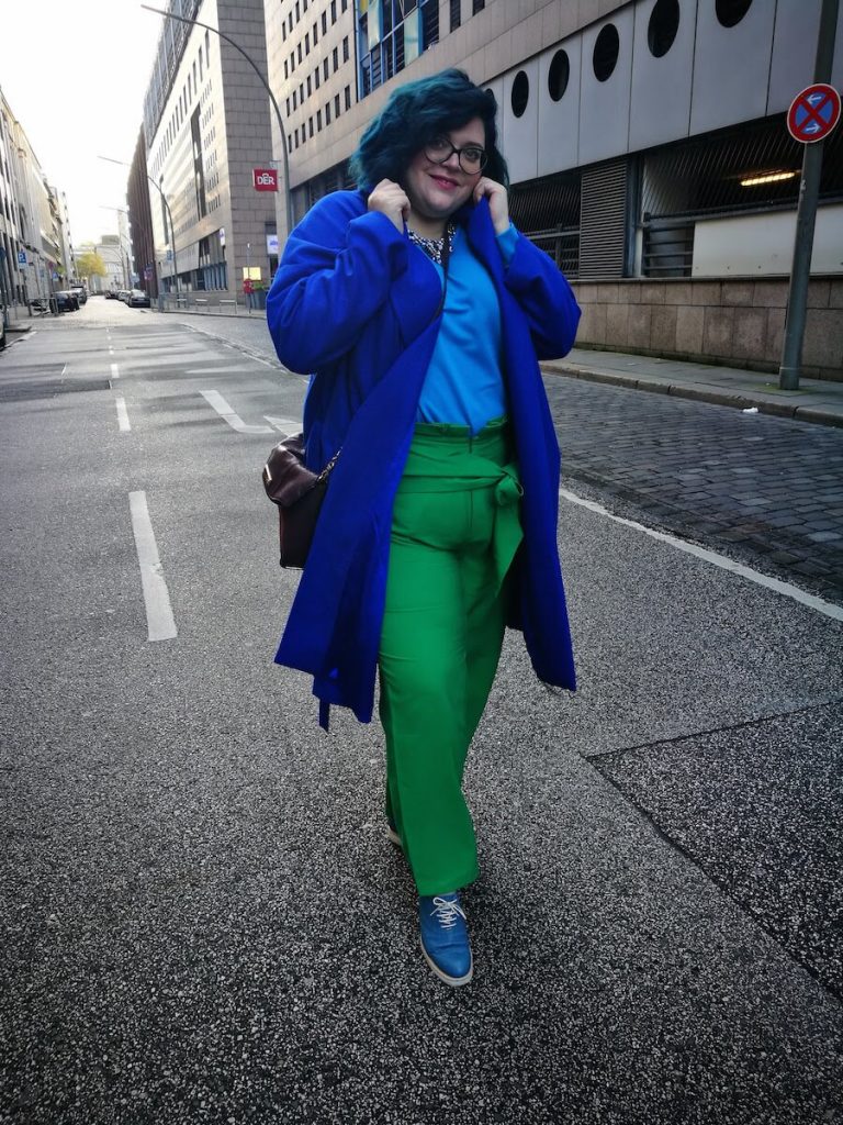 Die Straßen von Hamburg, Outfit von Navabi